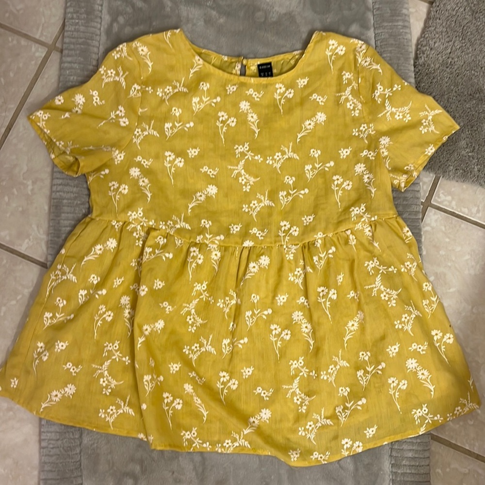 Shein blouse, yellow with white daisys, size xs (2)